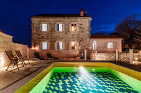 Apartments and rooms with a swimming pool Sumartin, Brac - 13483